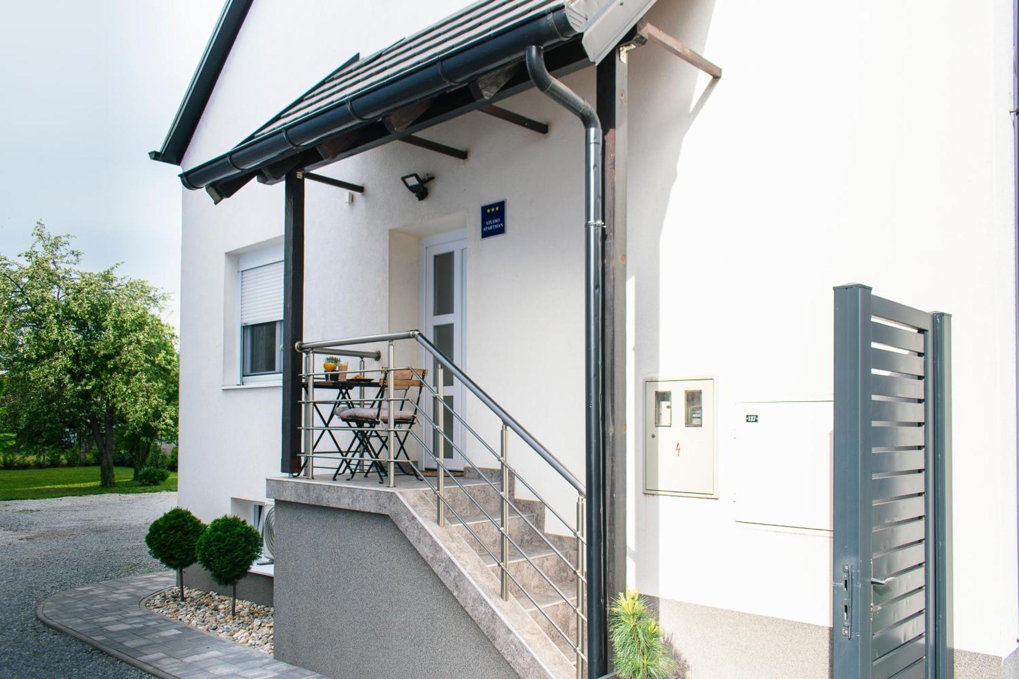 Goodlife Studio Apartment Pozega Εξωτερικό φωτογραφία